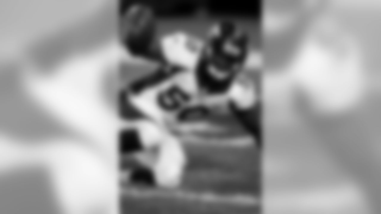 Inside linebacker Zaire Anderson (50)