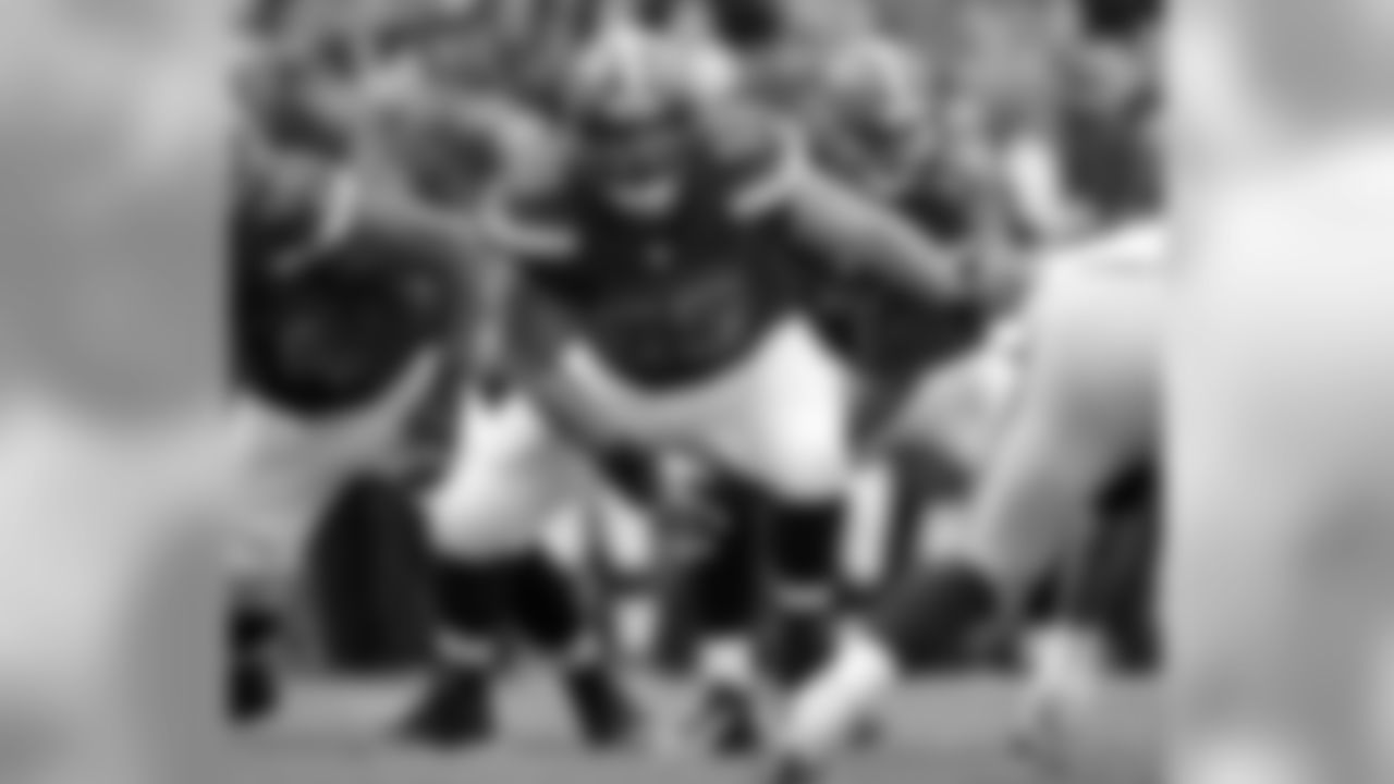 2015 stats: 16 starts in 16 games
Career stats: 7 NFL seasons, 101 starts, 101 games, Pro Bowl (2010, 2013, 2015), second-team All-Pro (2013)