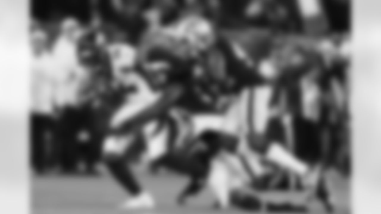 Denver Broncos wide receiver Courtland Sutton (14) carries the balla fter a reception during the NFL game against the Oakland Raiders at Oakland-Alameda County Coliseum in Oakland, California, September 09, 2019.
Gabriel Christus