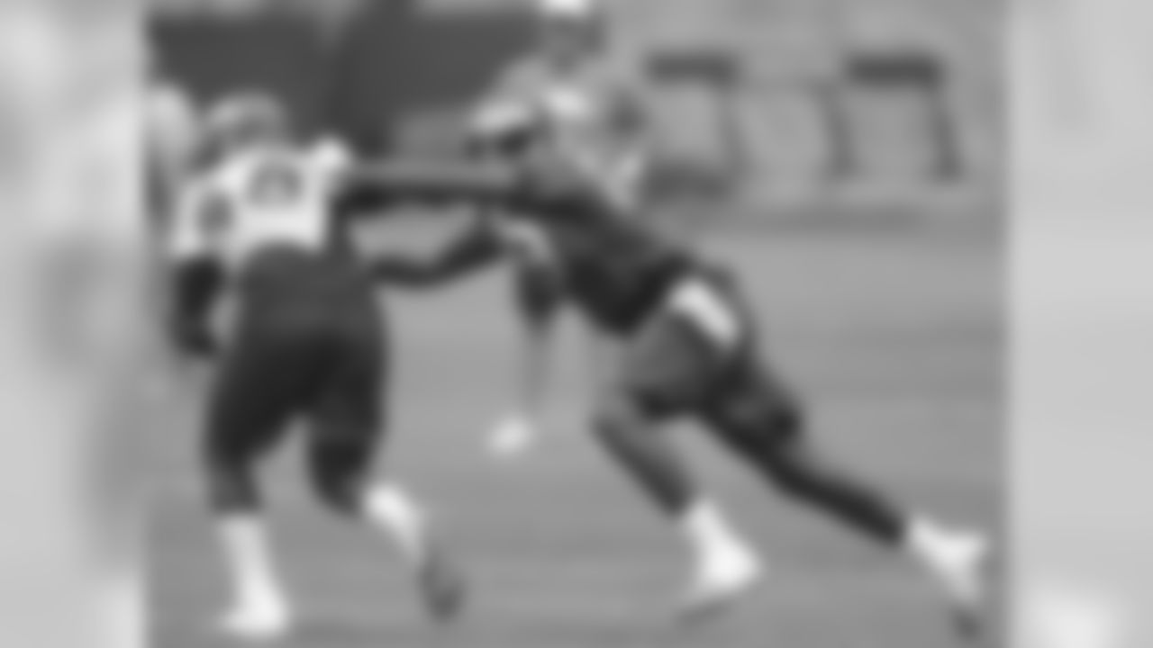 LB Shaquil Barrett and TE Gerell Robinson