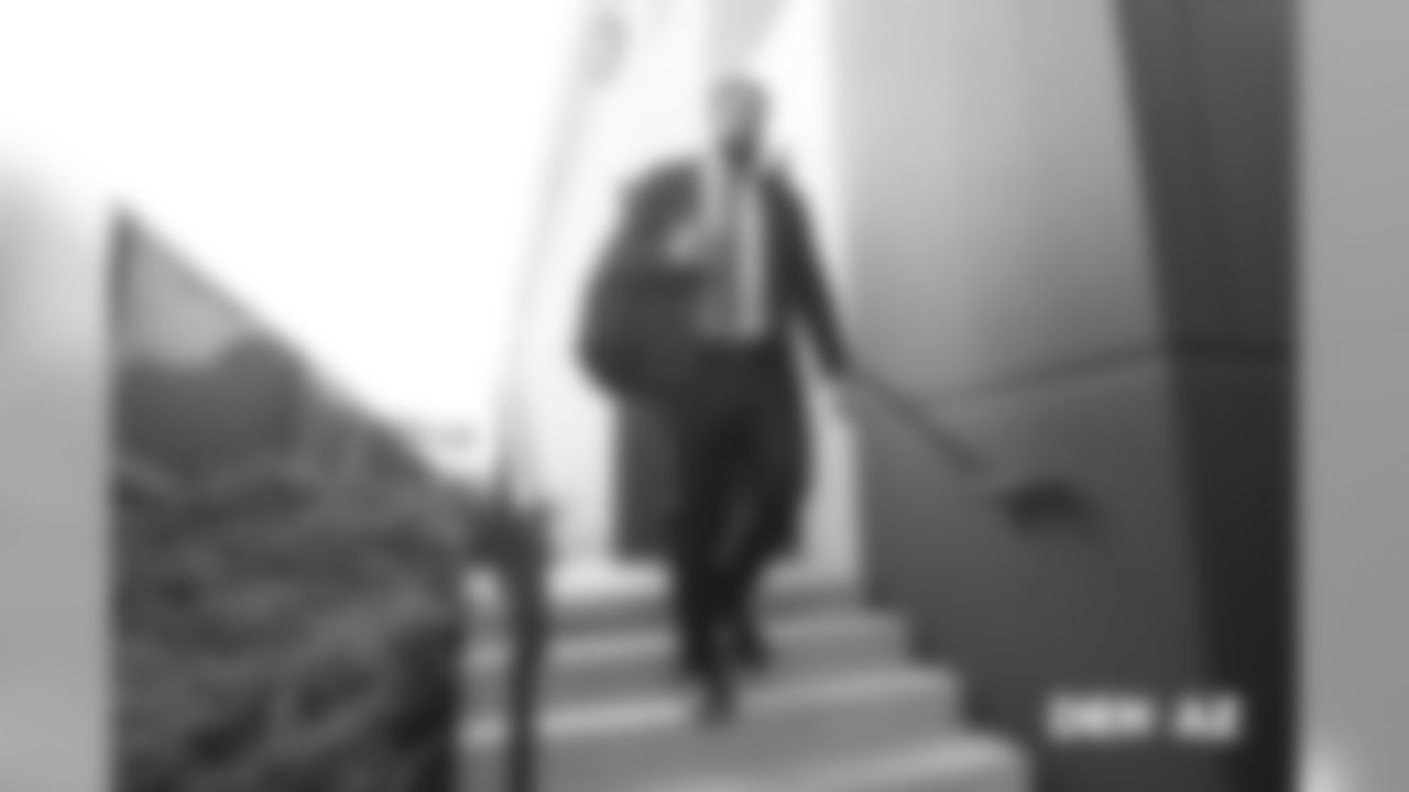 Connor McGovern walks to the buses during the team's travel for their Week 7 game against the Arizona Cardinals on October 17, 2018.