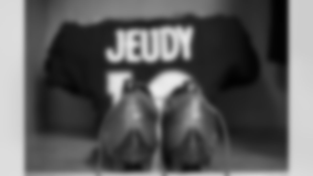 Jerry Jeudy's cleats in front of his jersey in the locker room before the Broncos' Week 18 game against the Kansas City Chiefs at Empower Field at Mile High in Denver, Colorado on January 8, 2022. (Photo by Ben Swanson)