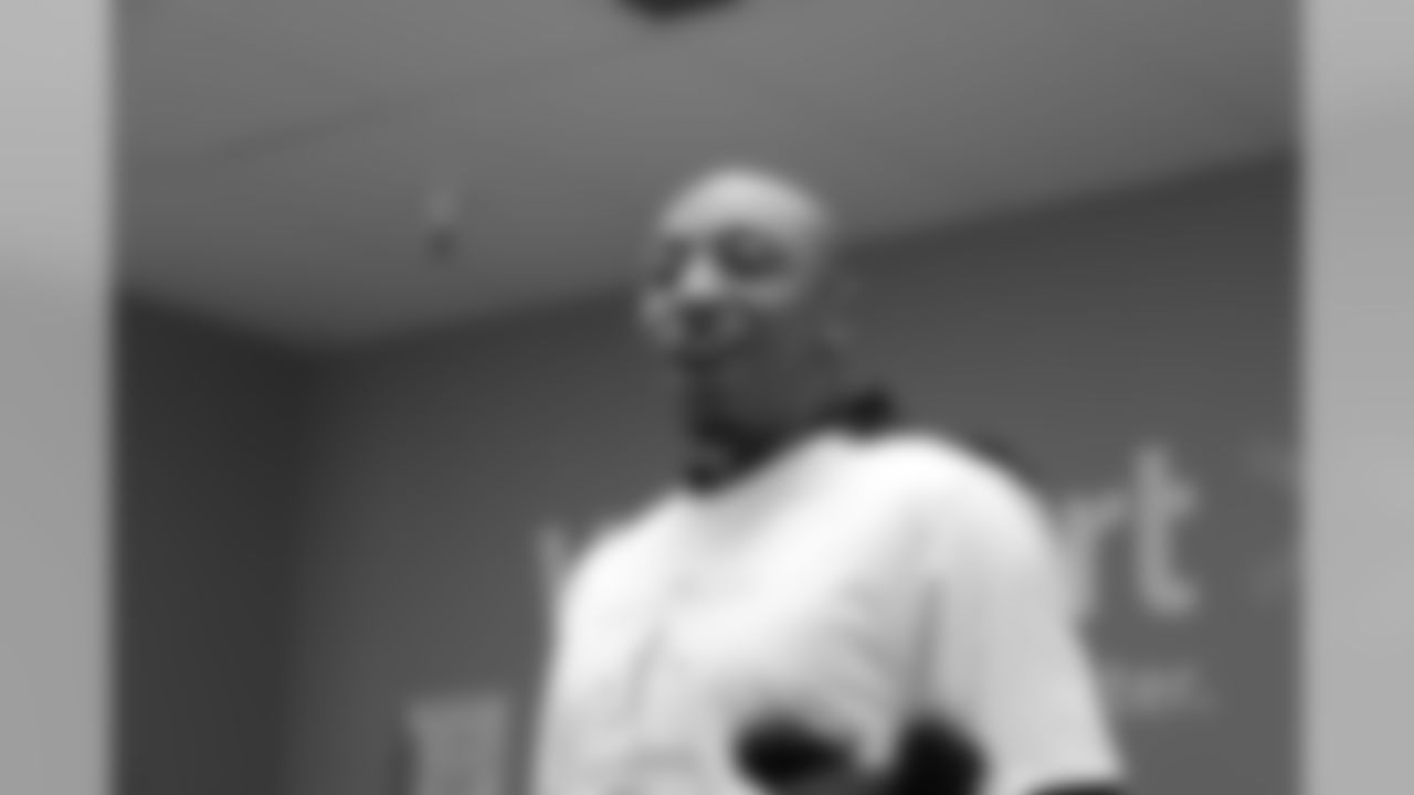 Chris Harris Jr. hosts his 2018 "Shop with a Jock" event, in which he gives 50 children a shopping spree and dinner.