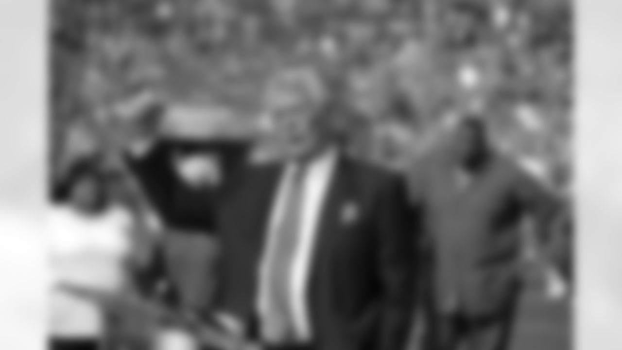 Dan Reeves address the fans during the halftime Ring of Fame ceremonies during a game against the Kansas City Chiefs on September 14, 2014.