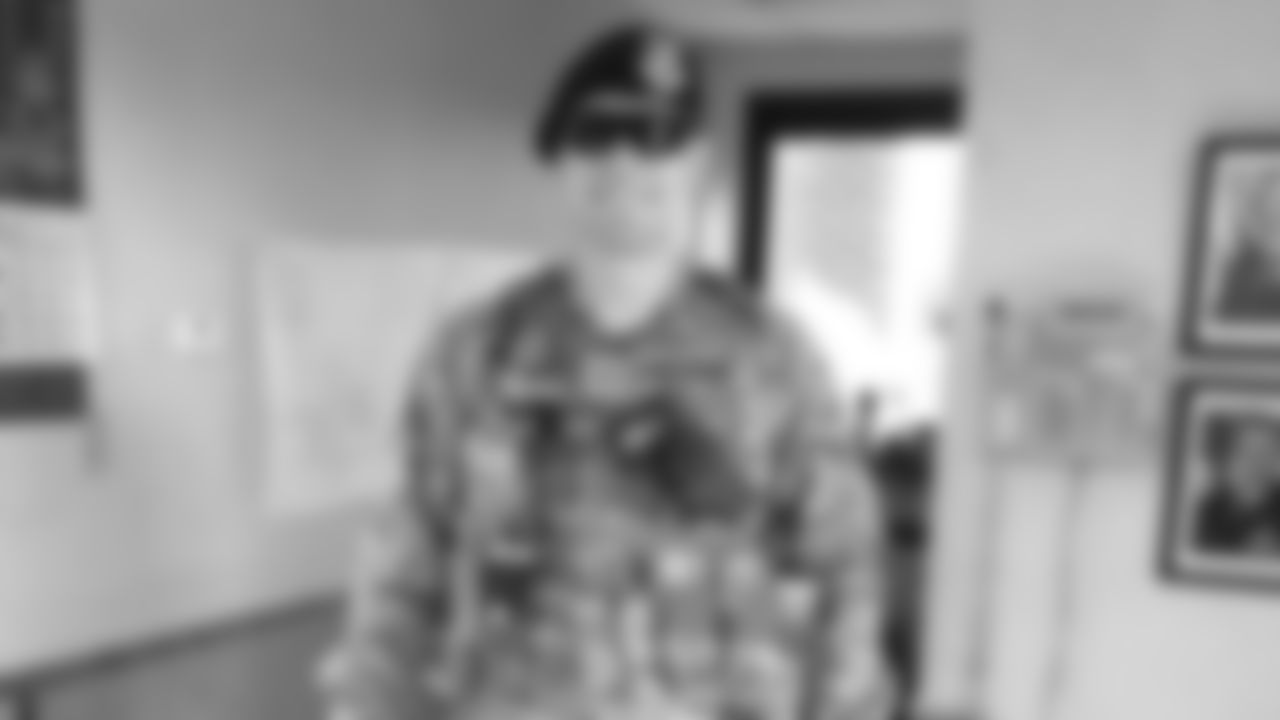 sts_eli_armstrong_04
