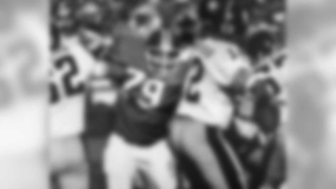 A member of the Broncos' Top 100 Team, Barney Chavous was a key member of the Broncos' Orange Crush defense for 13 seasons. Chavous started in 178 of 183 career games and helped lead the 1977 team to the Broncos' first Super Bowl appearance.