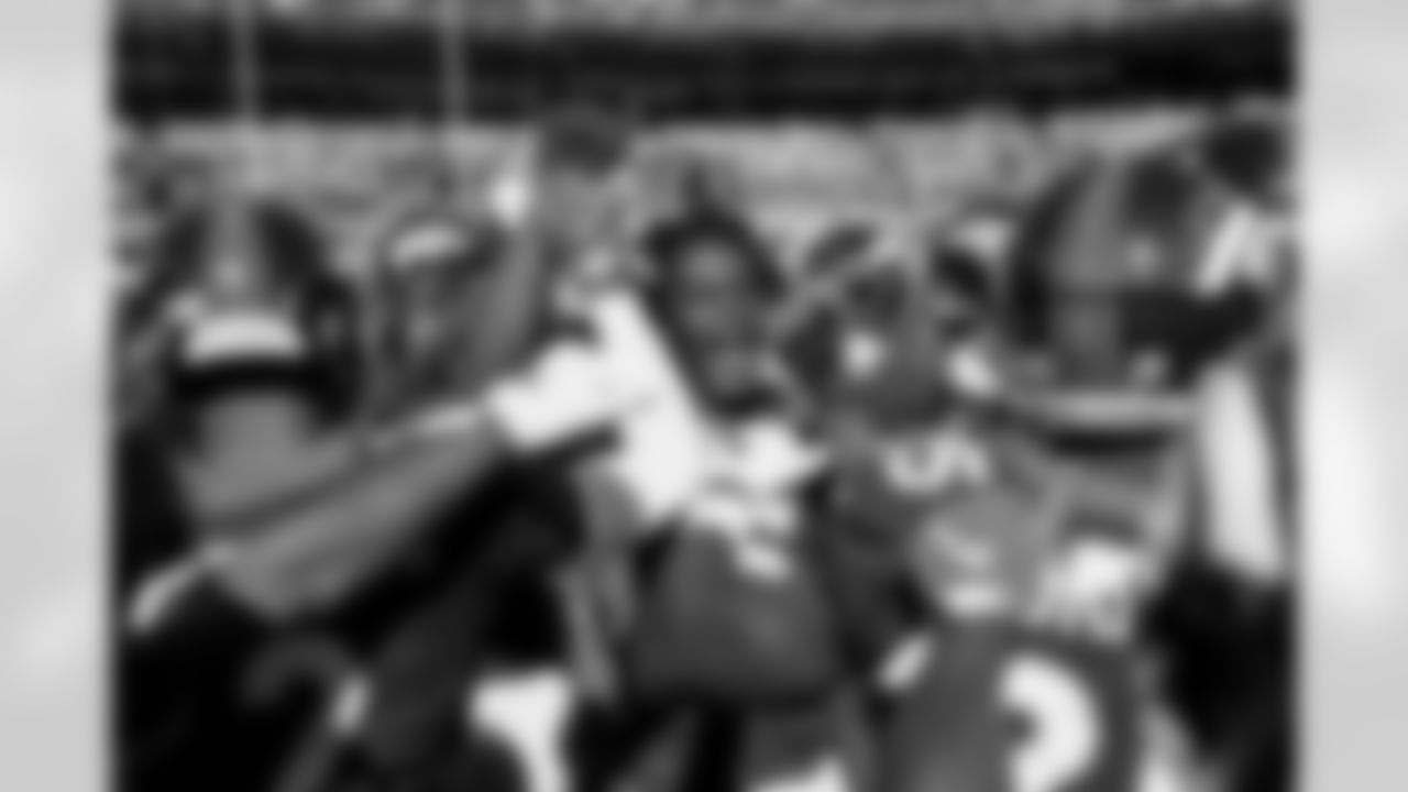 Teddy Bridgewater breaks down the team huddle before the Broncos' Week 6 game against the Las Vegas Raiders at Empower Field at Mile High in Denver, Colorado on October 17, 2021. (Photo by Sam Weaver)