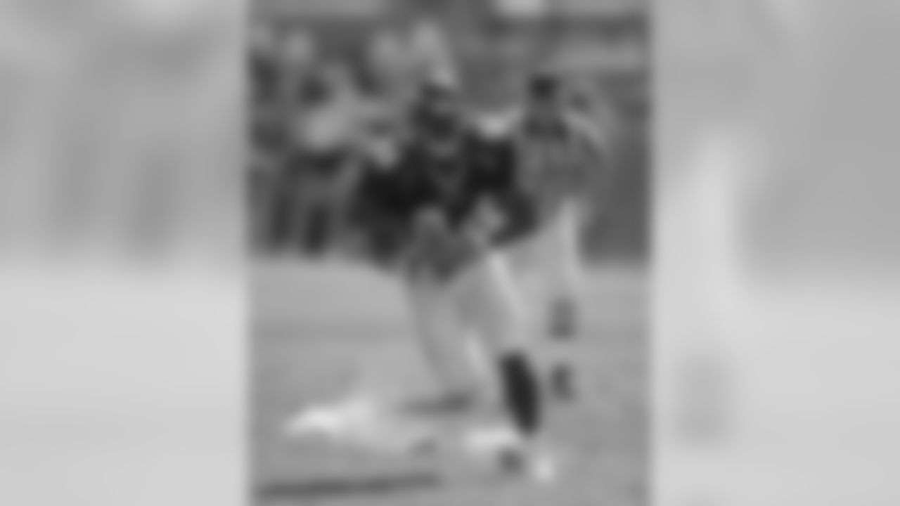 Byron Chamberlain played six seasons for the Broncos and appeared in 73 games. He caught 72 passes for 964 yards and three touchdowns.