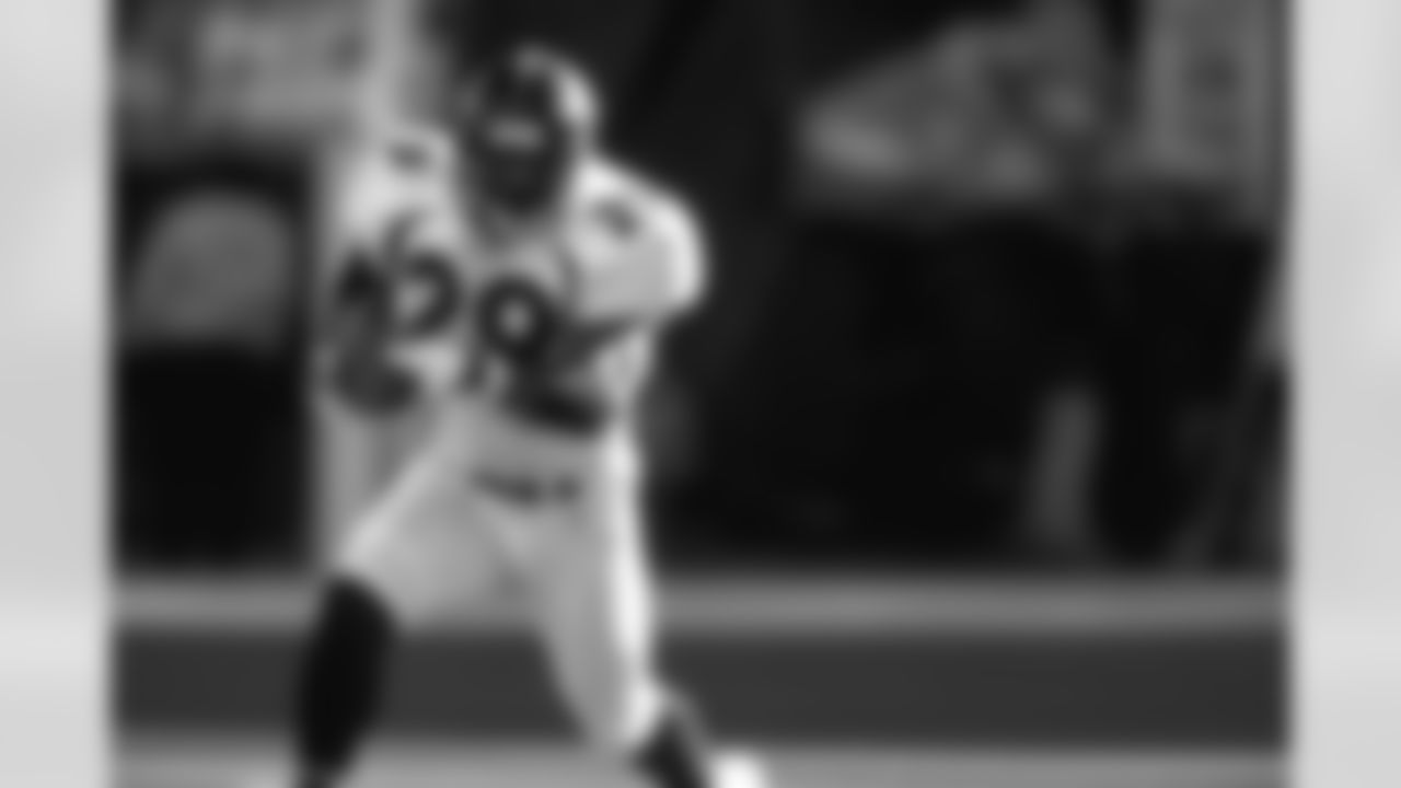 Pitsburgh: Howard Griffith on a touchdown against the Pittsburgh Steelers at Three Rivers Stadium in Pittsburgh, PA on January 11, 1998.