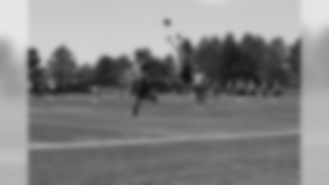 WR Andre Caldwell jumps to make a catch.