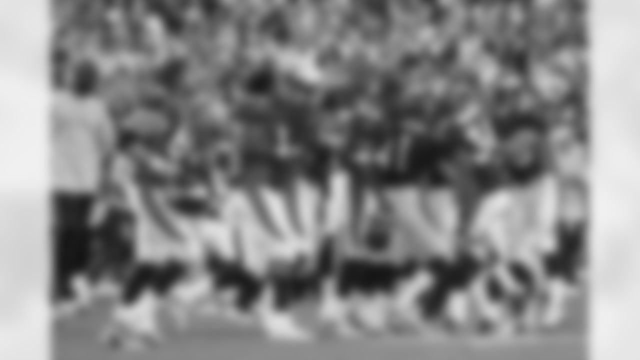 Jason Elam is surrounded by his teammates after kicking a 47 yard game-winning field goal against the Pittsburgh Steelers at Invesco Field at Mile High in Denver, CO on October 12, 2003.