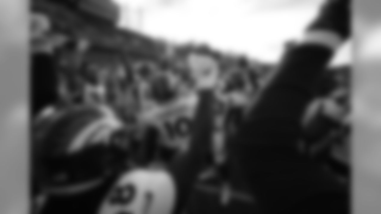 Emmanuel Sanders breaks down the team huddle before the Broncos' preseason matchup with the Falcons in the Pro Football Hall of Fame Game on August 1, 2019 at Tom Benson Hall of Fame Stadium.