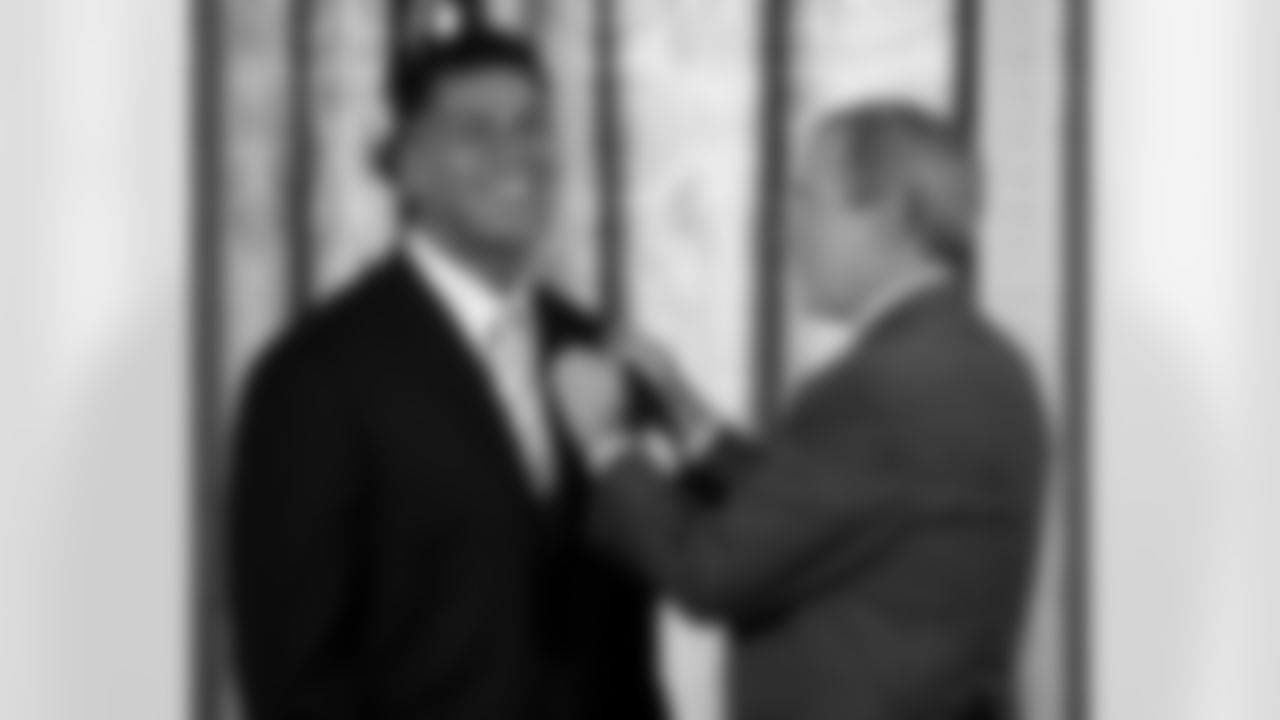Junior Seau, a 12-time Pro Bowler and 10-time All-Pro passed away at the age of 43.