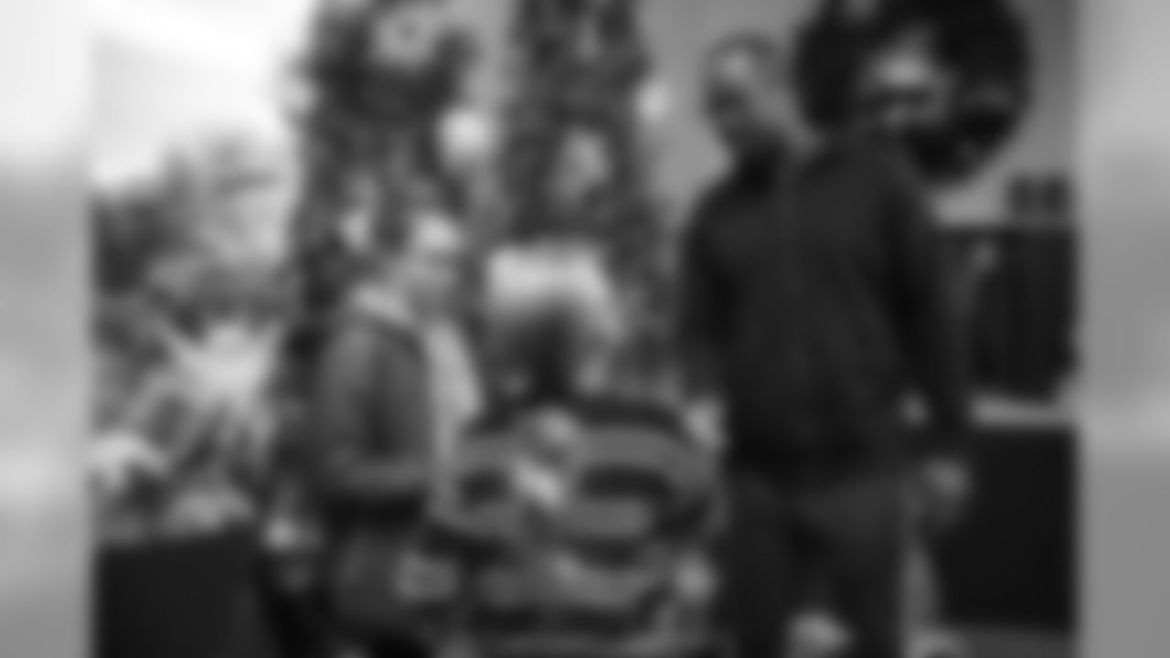 Von Miller takes photos with fans to help encourage donations at a toy drive for Boys & Girls Clubs of Metro Denver for the holidays on December 23, 2019. (Photo by Ben Swanson)