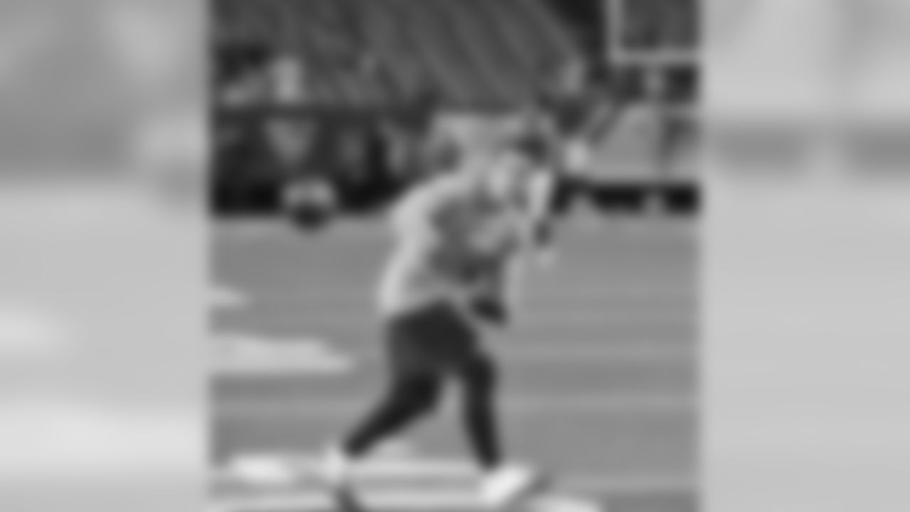S Jim Leonhard prepares for the Broncos-Falcons game on Monday Night Football.