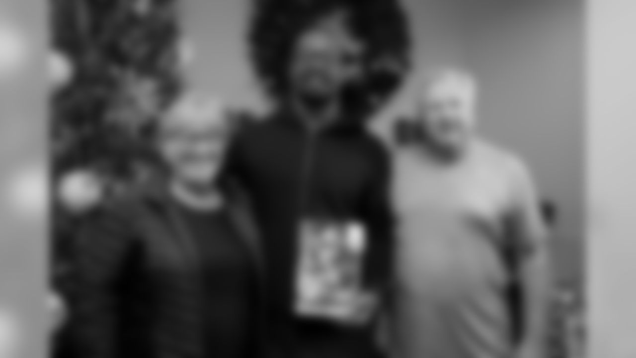 Von Miller takes photos with fans to help encourage donations at a toy drive for Boys & Girls Clubs of Metro Denver for the holidays on December 23, 2019. (Photo by Ben Swanson)