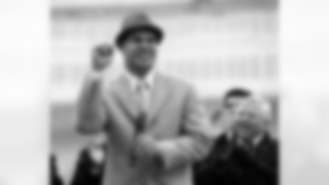 Junior Seau, a 12-time Pro Bowler and 10-time All-Pro passed away at the age of 43.