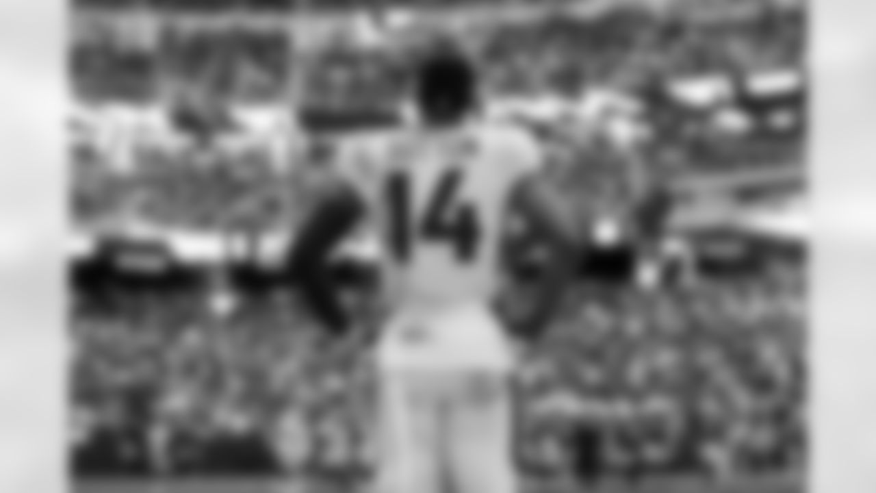 Courtland Sutton during the Broncos' Week 16 game against the Las Vegas Raiders at Allegiant Stadium in Las Vegas, Nevada on December 26, 2021. (Photo by Gabriel Christus)