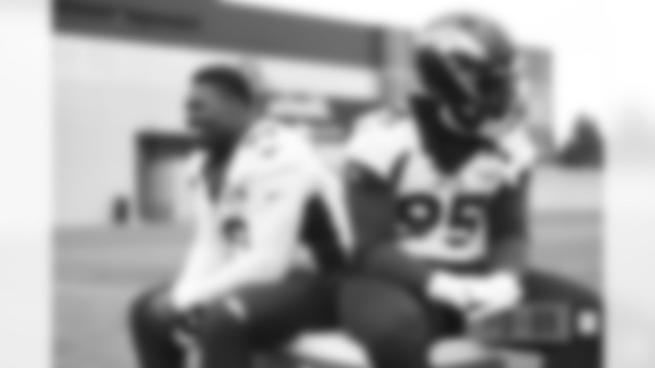 DeShawn Williams and McTelvin Agim during practice on Wednesday, September 21, 2022 at UCHealth Training Center in Englewood, Colorado.
Photo by Gabriel Christus/Denver Broncos