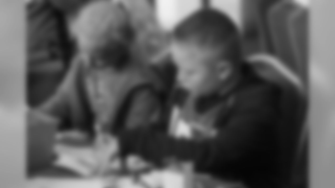 Kids design cleats for Justin Simmons at Fuel Up to PLAY 60's 2018 Fuel Greatness Touchdown Recognition event.