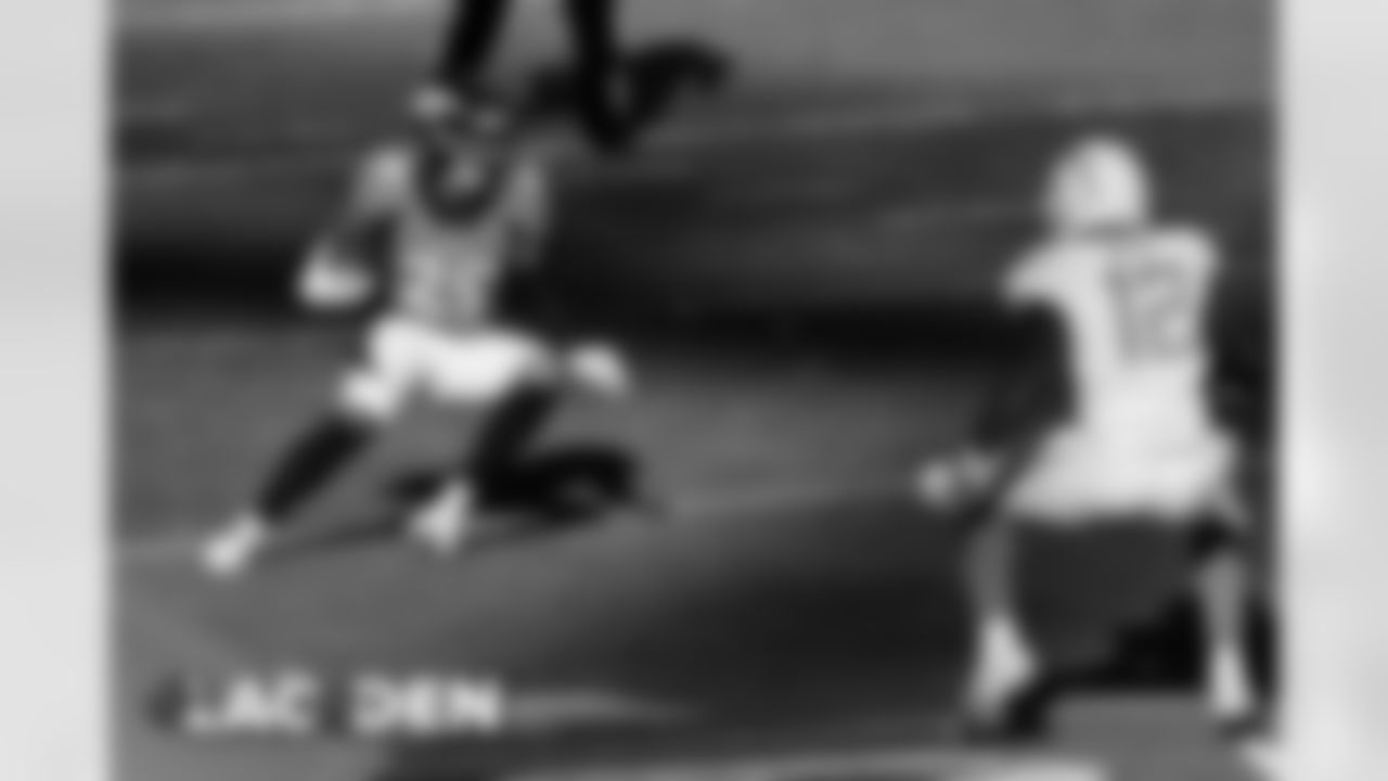 Bryce Callahan returns a punt during the first half of the Broncos' Week 8 game against the Los Angeles Chargers at Empower Field at Mile High on November 1, 2020. (Photo by Gabriel Christus)