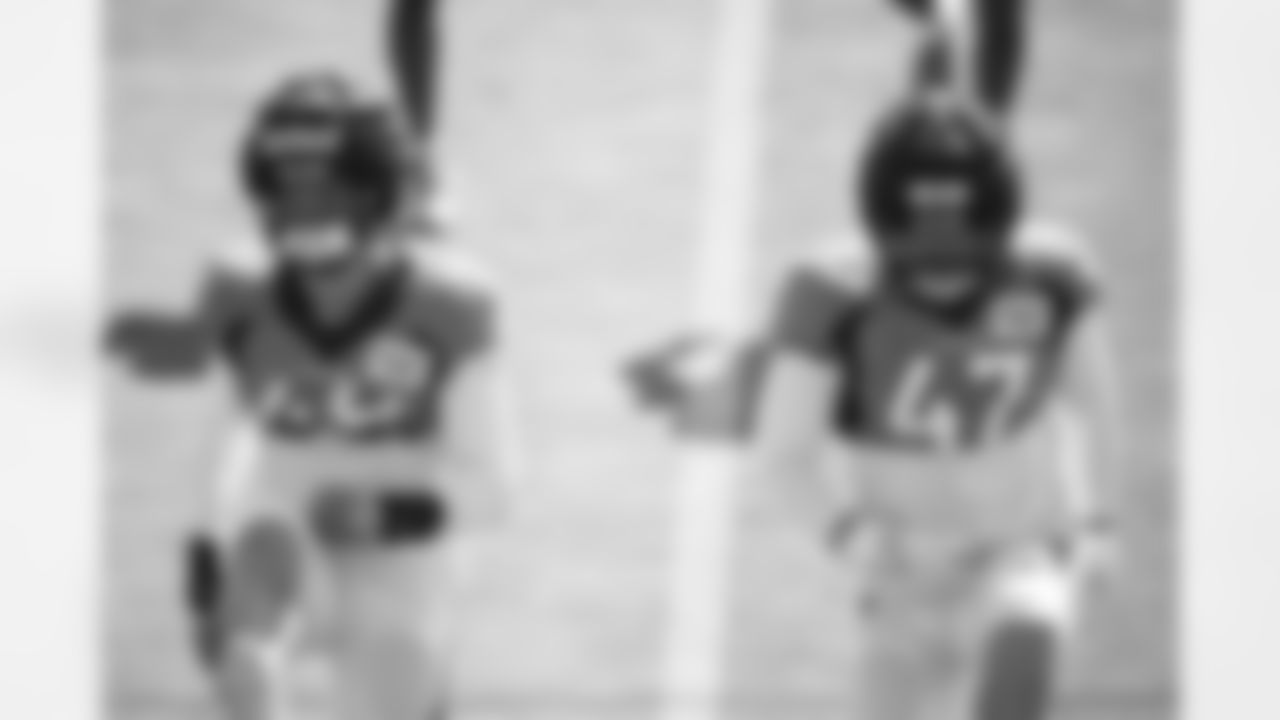 Alex Singleton and Josey Jewell during a training camp practice at Centura Health Training Center on July 31, 2023 in Englewood, Colorado. Photo by Ben Swanson / Denver Broncos