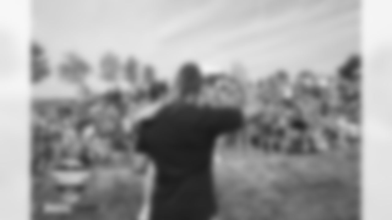 Derek Wolfe and his daughter Roxie (3) walks along the berm to wave to fans as he announces he is retiring as a Bronco during training camp on Friday, July 29, 2022 at UCHealth Training Center in Englewood, Englewood.
Photo by Gabriel Christus/Denver Broncos