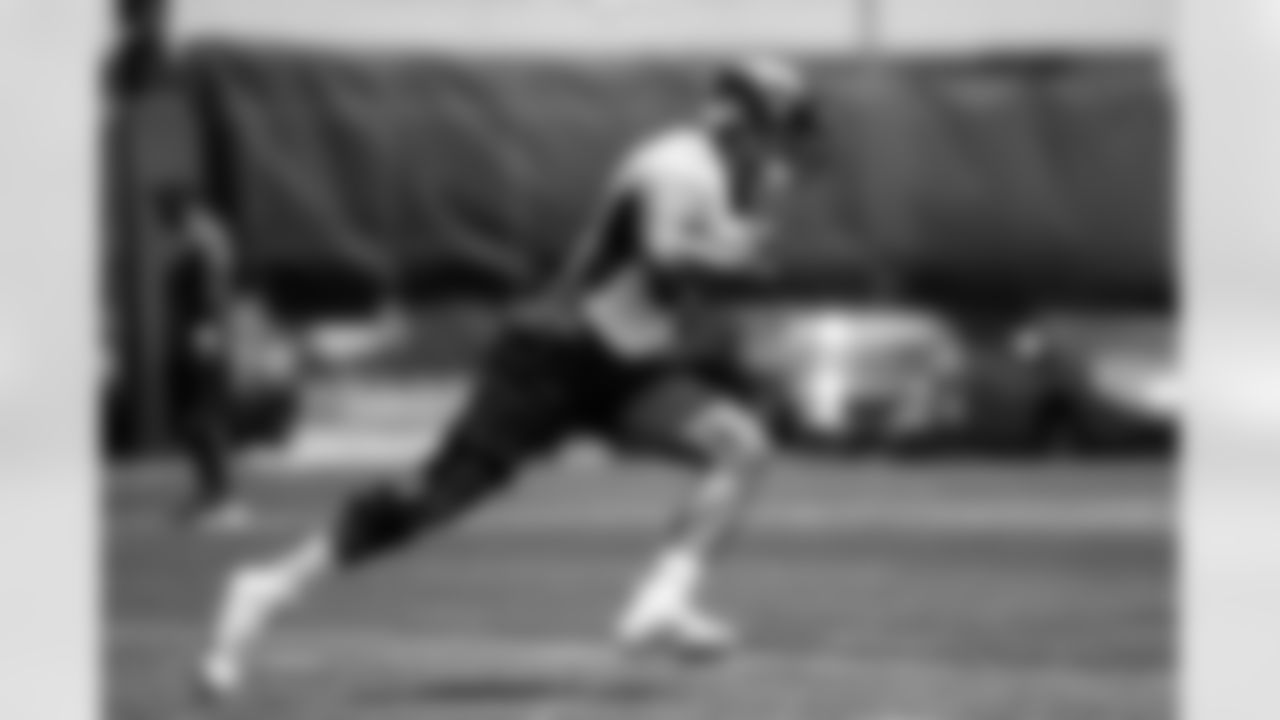 Albert Okwuegbunam during a training camp practice for early reports (rookies, quarterbacks and select veterans) at UCHealth Training Center on July 25, 2021. (Photo by Ben Swanson)