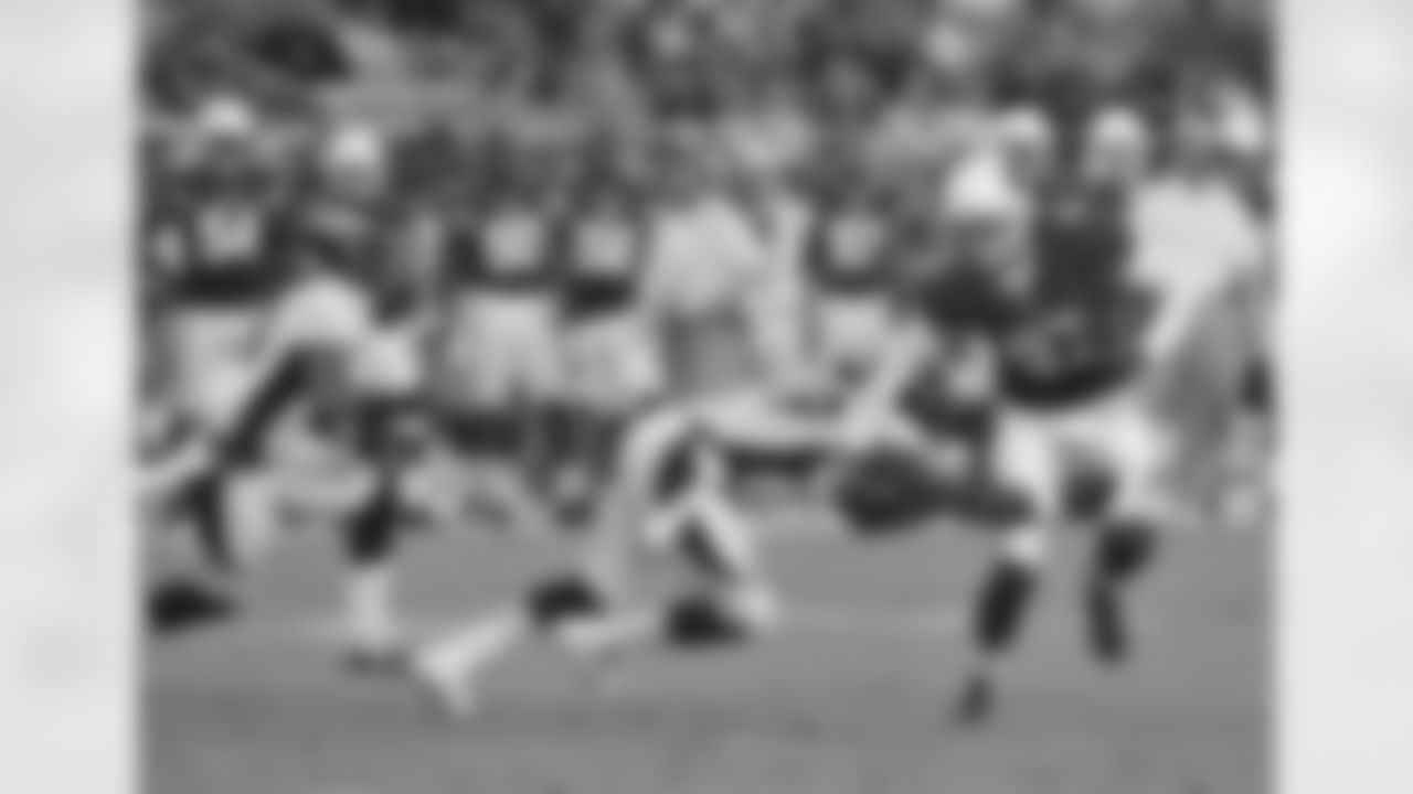 Linebacker Danny Trevathan makes an open-field tackle during first half action against the Arizona Cardinals.
