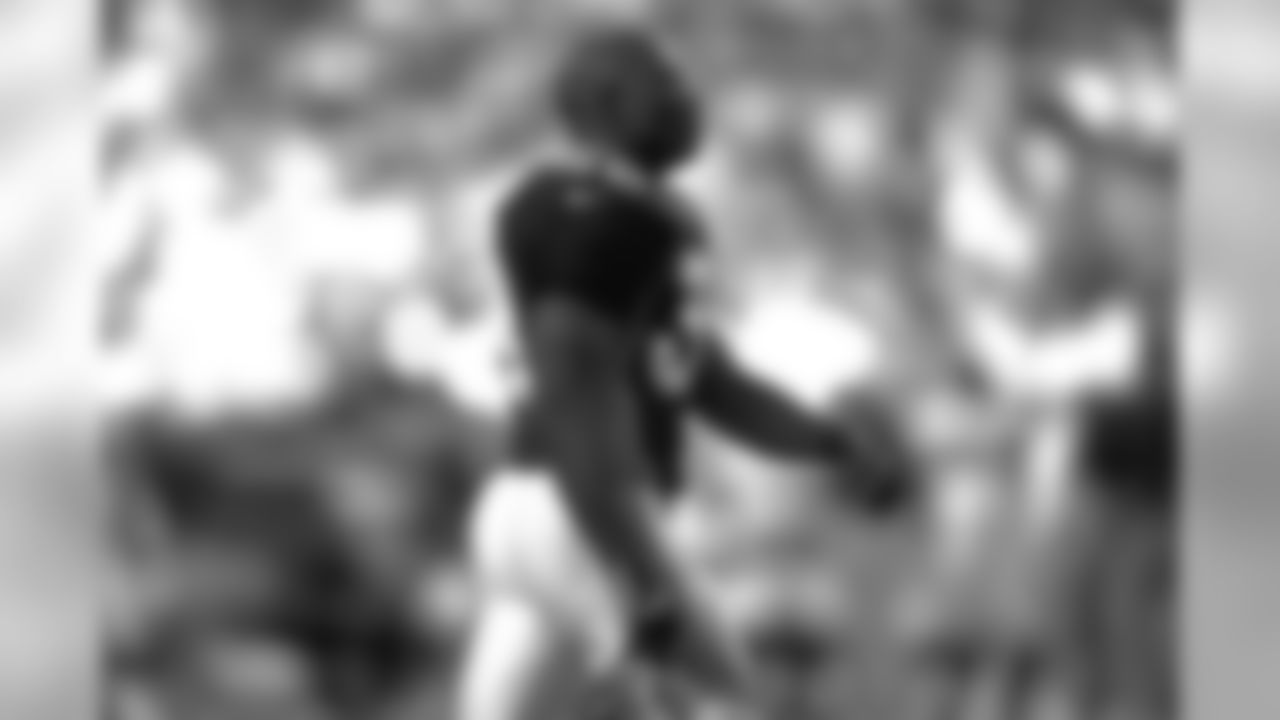 Terrell Davis walks off the field during Super Bowl XXXII against the Green Bay Packers at Qualcomm Stadium in San Diego, CA on January 25, 1998.