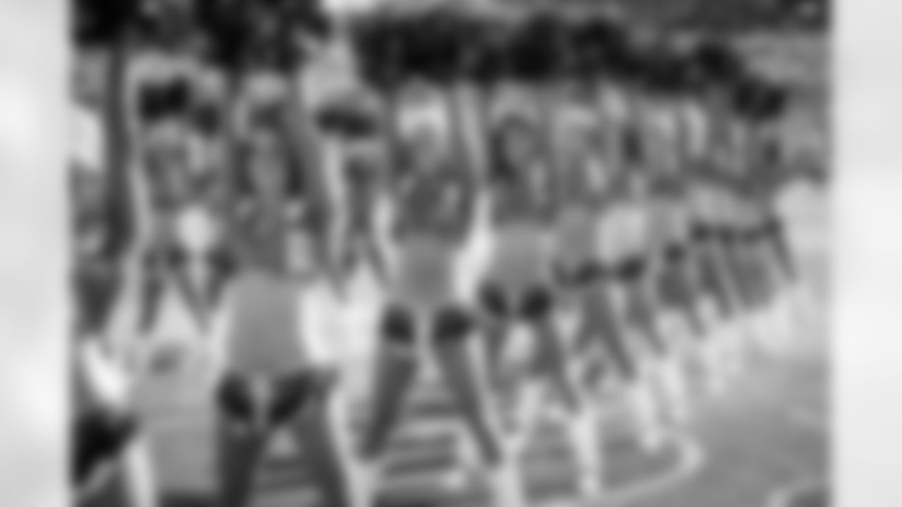The Denver Broncos Cheerleaders perform during a 2021 Week 3 game against the Jets.