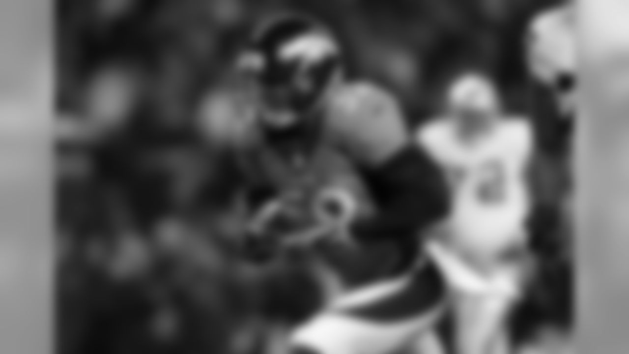 Broncos cornerback Tony Carter, restricted free agent