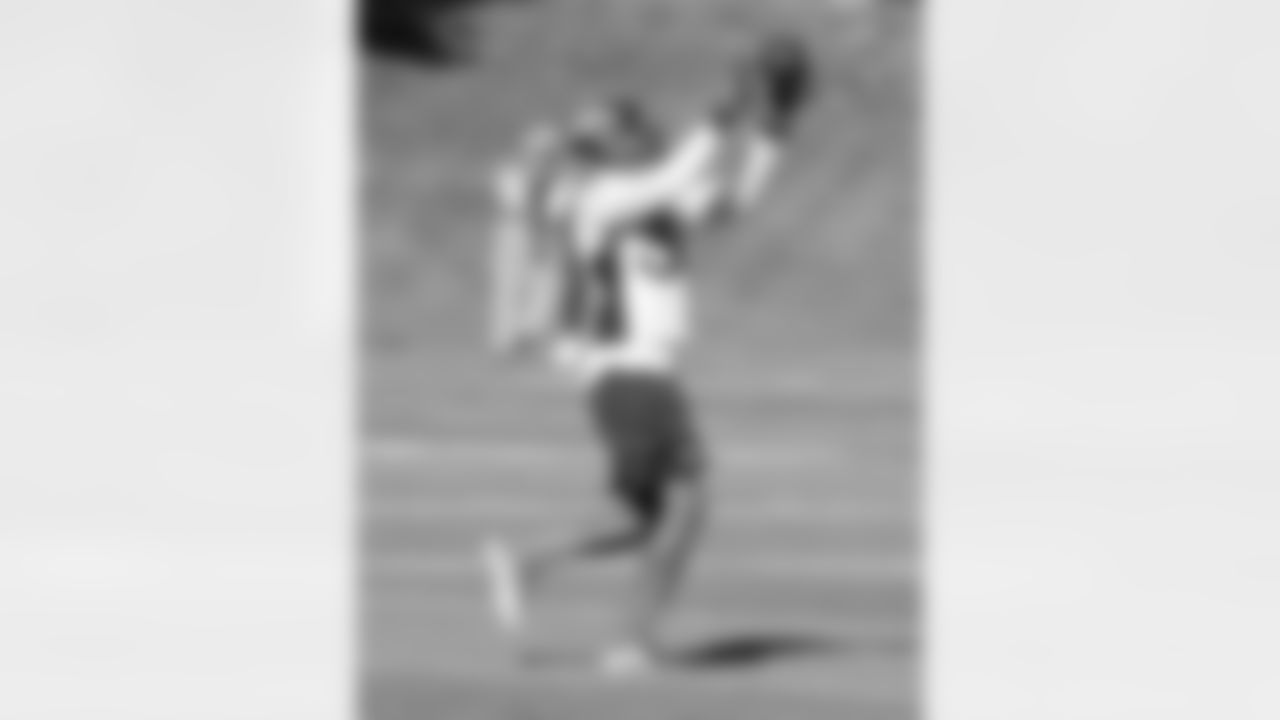 S David Bruton makes a catch Monday morning.