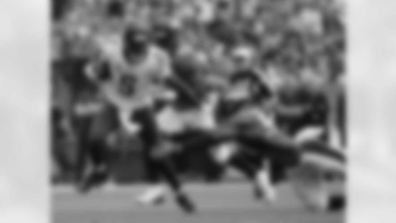 Minnesota Vikings quarterback Teddy Bridgewater runs against Denver Broncos outside linebacker Von Miller (58) during an NFL football game between the Denver Broncos and the Minnesota Vikings Sunday, Oct. 4, 2015, in Denver. (AP Photo/Jack Dempsey)