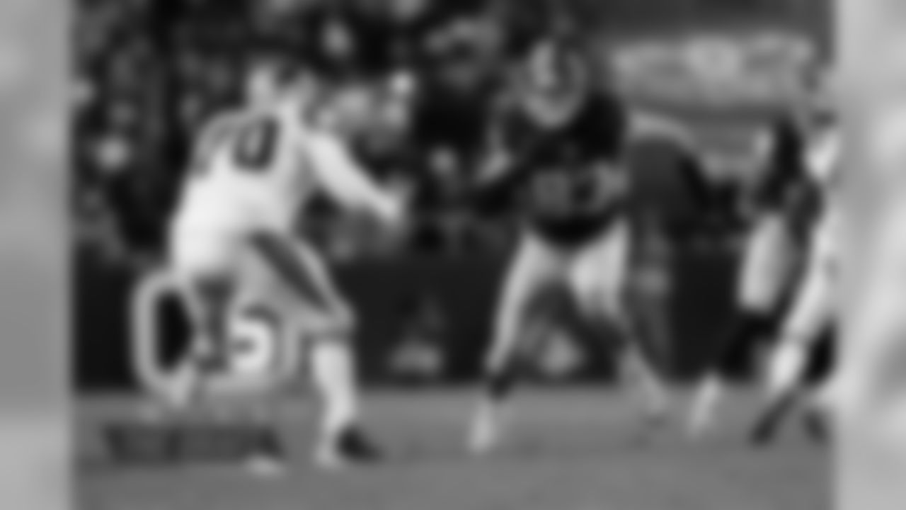 Murphy's 2017 was a disaster. He had a four-game suspension for a PED violation and then tore his ACL and MCL in the preseason opener, ending his season. The team that signs the Stanford product will get a player who was just beginning to reach his potential in 2016, notching nine sacks and three forced fumbles in a sub-package role. Murphy proved to be a good complement to Ryan Kerrigan and could find similar success as a bookend to an elite pass rusher. At 259 pounds, Murphy can operate in 3-4 and 4-3 schemes and should be a good value signing. (Aaron M. Sprecher/AP Images)