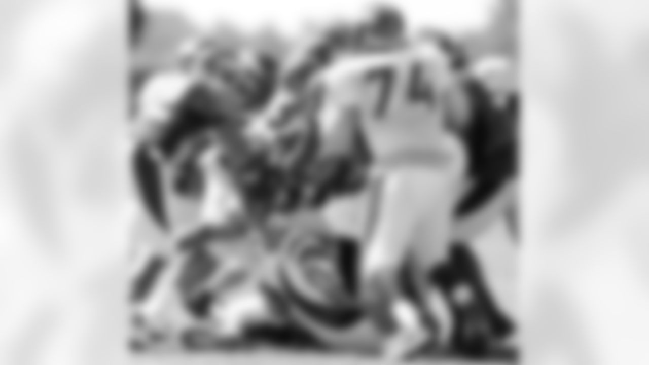 The offensive and defensive lines work against one another during a short-yardage drill.