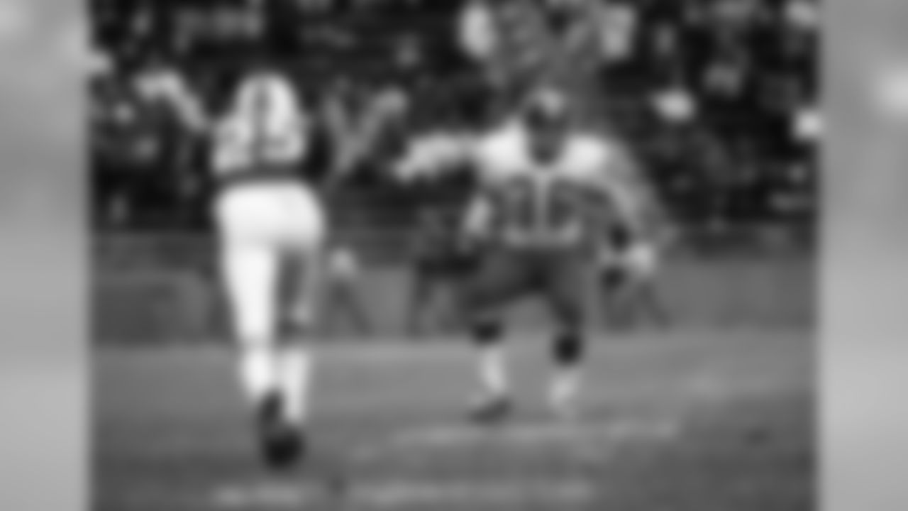 Drafted by the Broncos in the third round of the 1969 NFL Draft with the 61st-overall pick, Billy Thompson was a 12-year starter in the NFL who made three Pro Bowls and had one first-team All-Pro selection. (AP Photo / Al Messerschmidt)