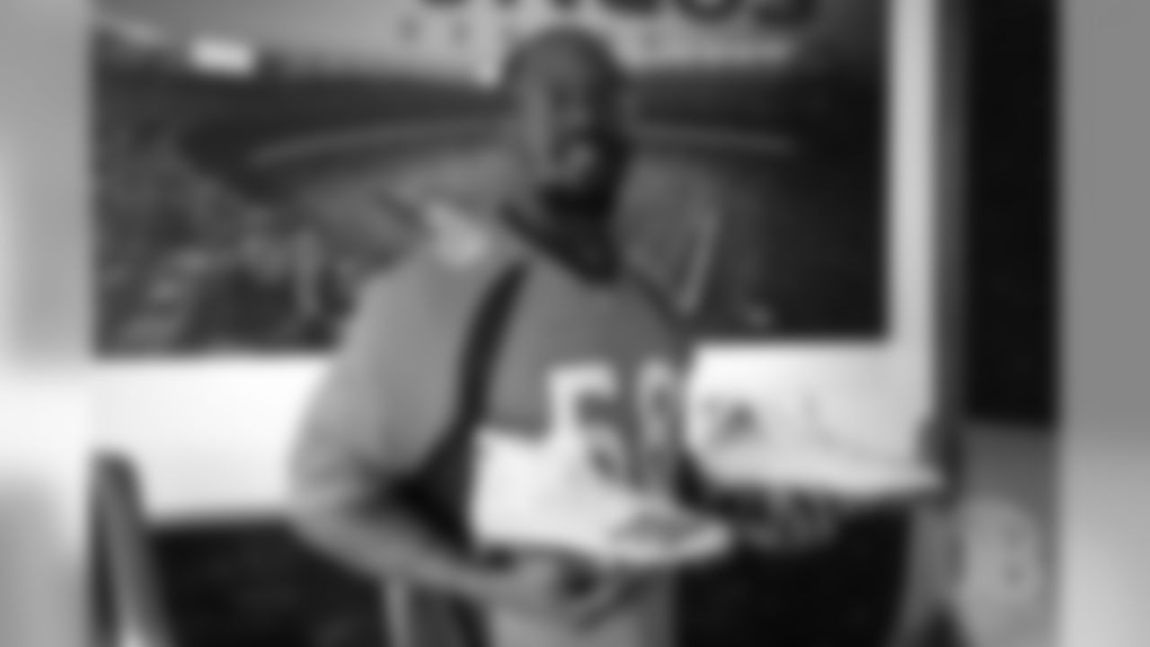 Von Miller's cause: Von's Vision, lupus awareness
This cause empowers me to … for Von's Vision, I am empowered to help children with the gift of sight. For lupus, the cause empowers me to do something for my brother who has lupus.