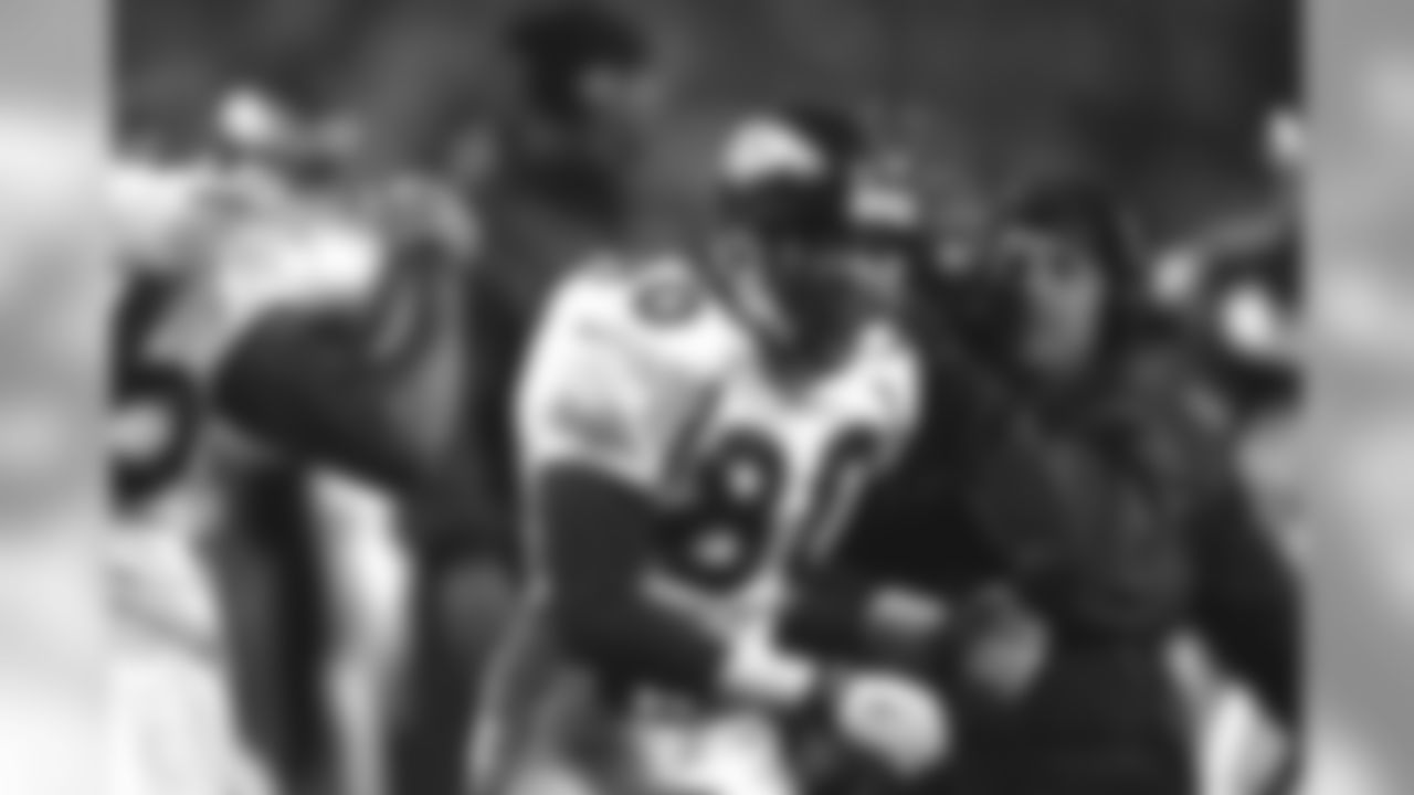 Rod Smith celebrates after a play against the Kansas City Chiefs at Arrowhead Stadium in Kansas City on January 4, 1998.