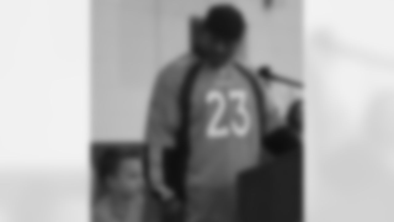 McGahee takes a question from a young student.