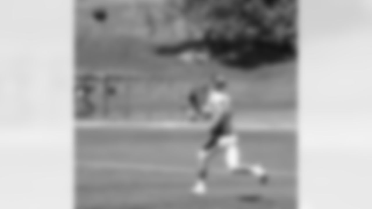 WR Brandon Stokley chases down a pass.