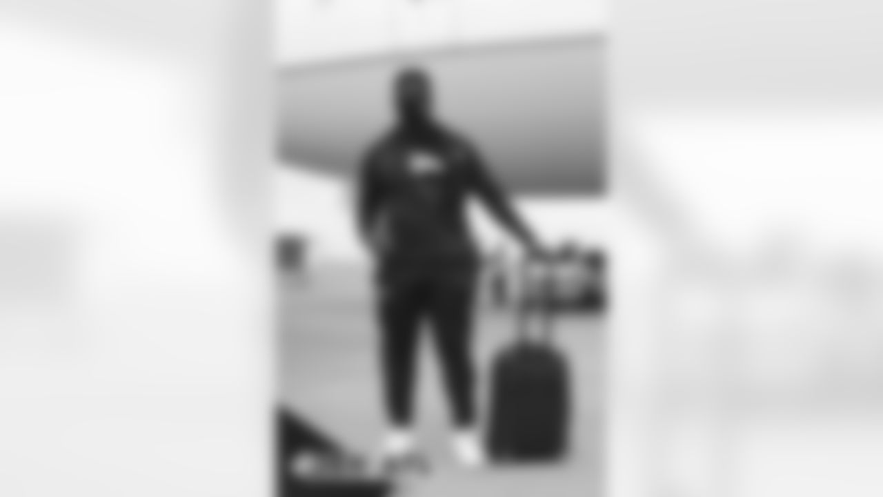 Jeremiah Attaochu at Signature Flight Support in Denver, Colorado, November 07, 2020.
Photo by Gabriel Christus