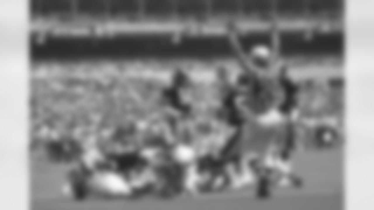 Behind 96 yards and a touchdown from Sammy Winder, the Broncos opened their 1983 season with a win in John Elway's first game. But the game was a forgettable one for the future star, as he was benched for Steve DeBerg after just eight passing attempts.