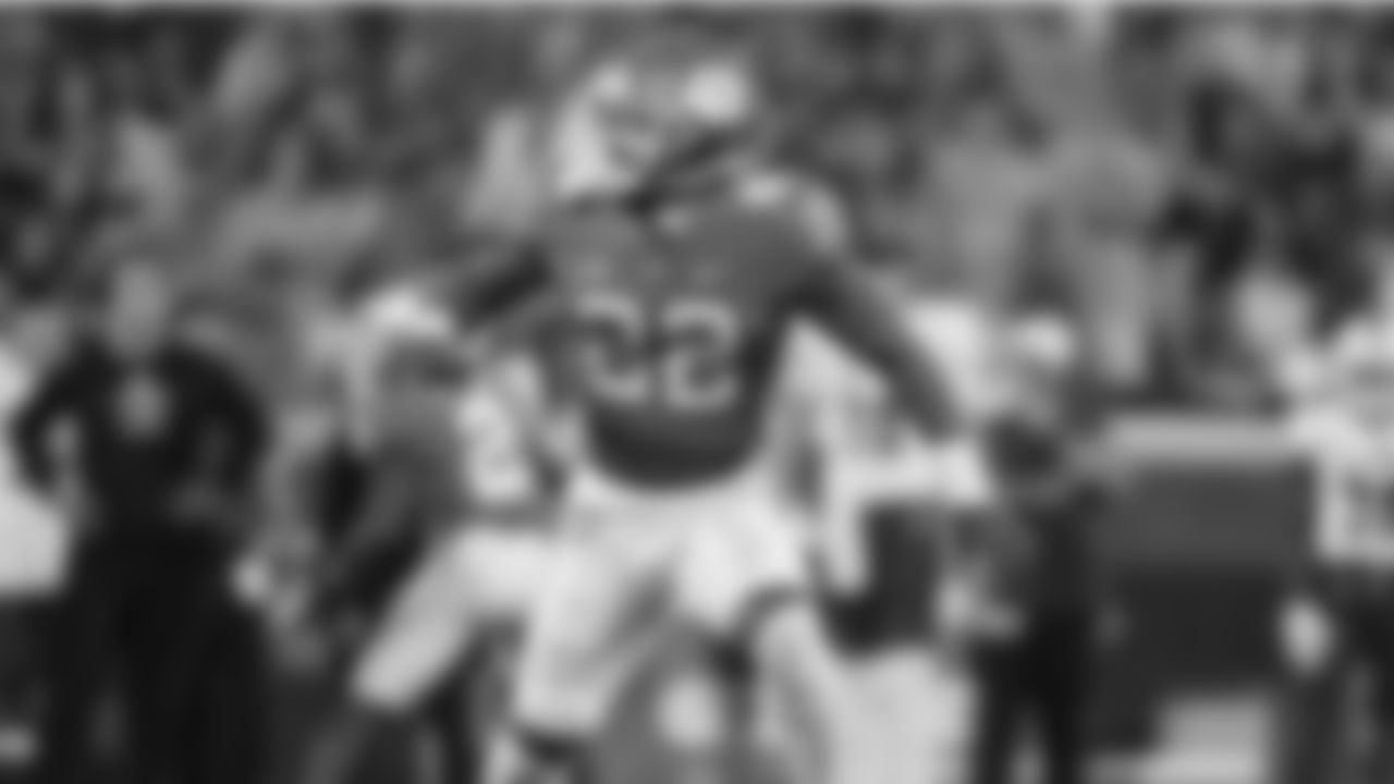 Michael Renner, Pro Football Focus: No. 77
"Simpson is the kind of rangy, fluid athlete everyone is looking for at linebacker. He even played the slot role in Clemson's defense back in 2021. He allowed only 406 yards in his career on 612 coverage snaps." – Renner
(AP Photo/Jacob Kupferman)