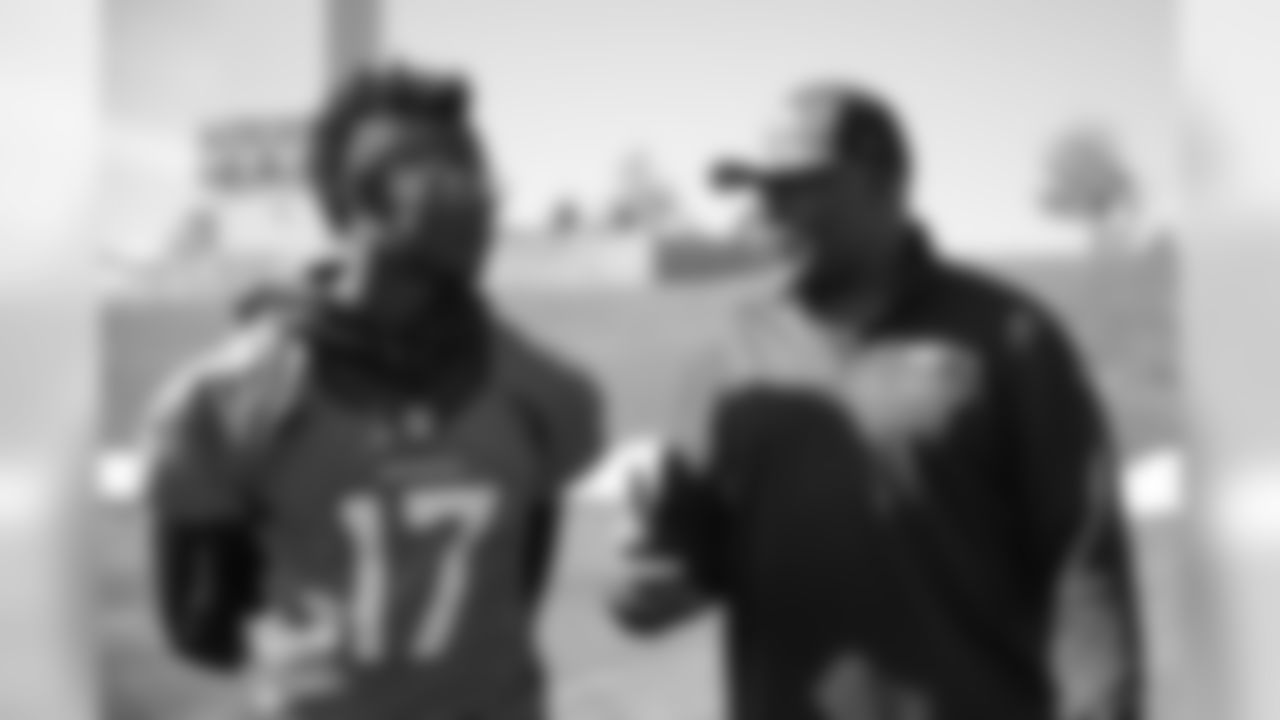 DaeSean Hamilton talks with Rod Smith as Broncos alumni watch the team's walkthrough and meet with current players and coaches afterward on October 12, 2019. (Photo by Ben Swanson)