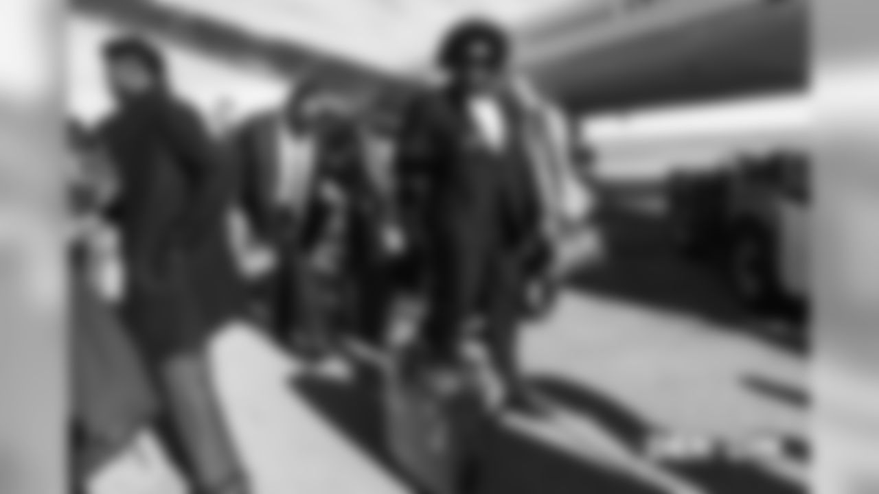 walks to the bus during the team's travel for their Week 13 game against the Cincinnati Bengals on December 1, 2018. Photo by Gabriel Christus