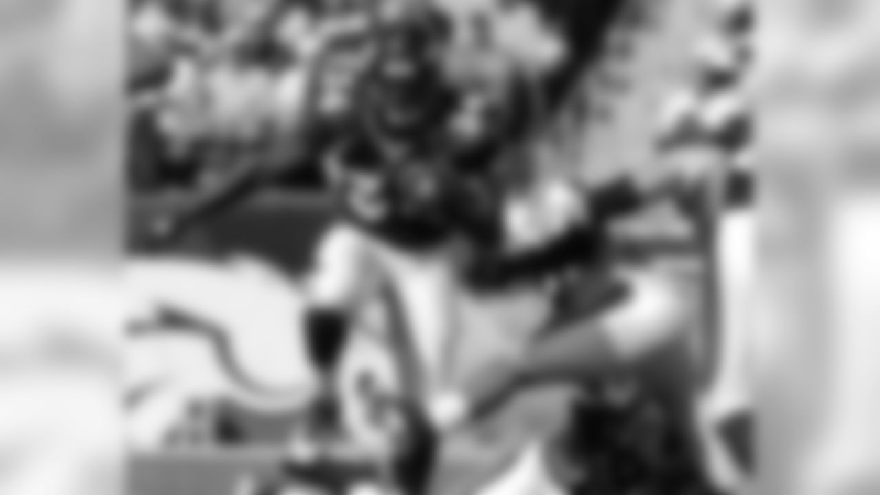 RB Rueben Droughns had a huge day, racking up 193 rushing yards and one receiving touchdown.
