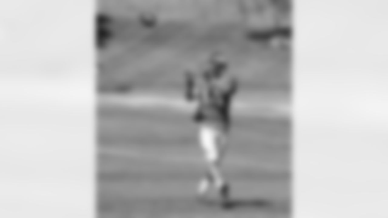 WR Brandon Stokley looks in a pass.