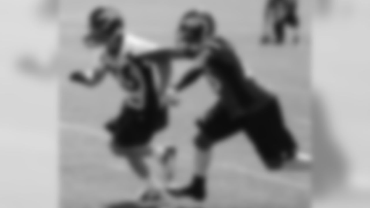 Harris defends Welker