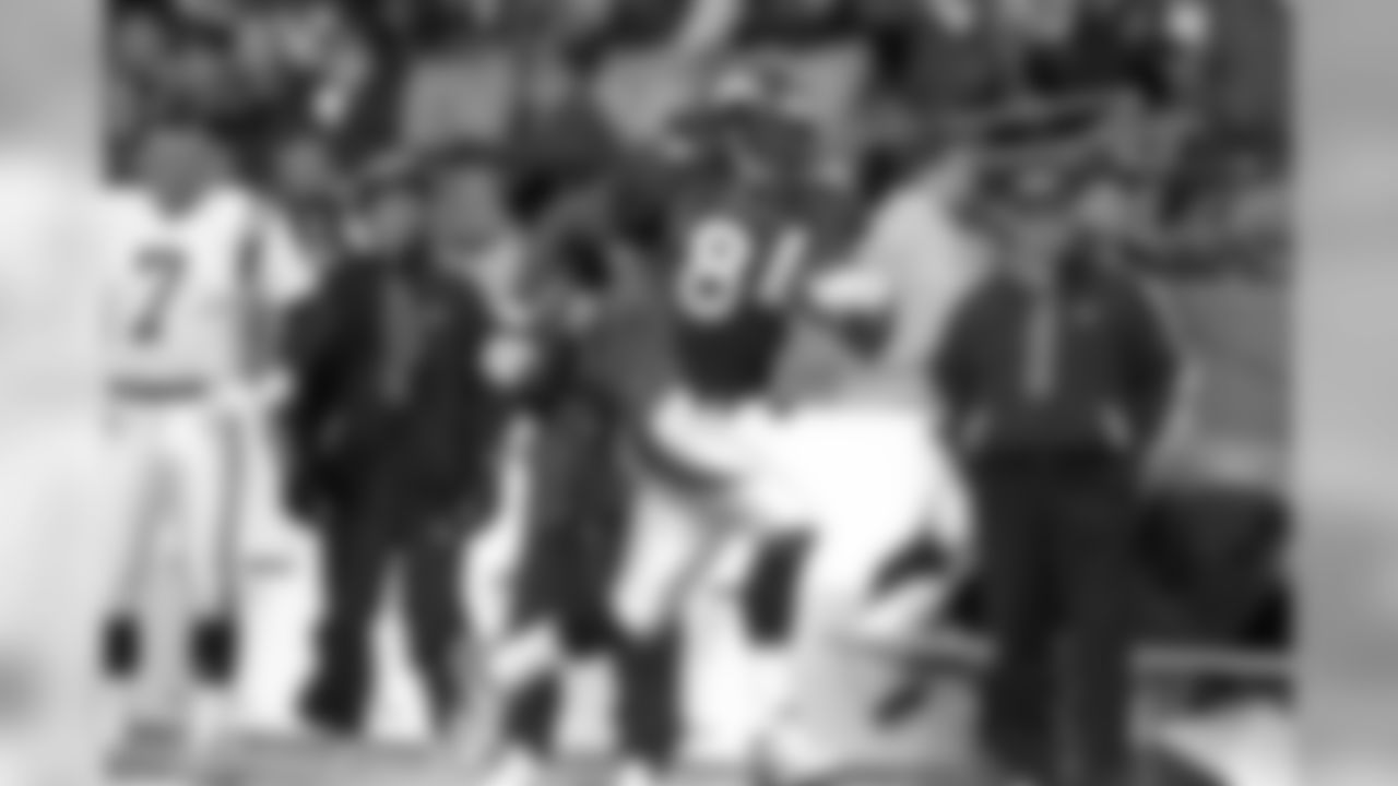 Shannon Sharpe sprints down the sideline for a 68-yard touchdown, Elway's career high 27th.